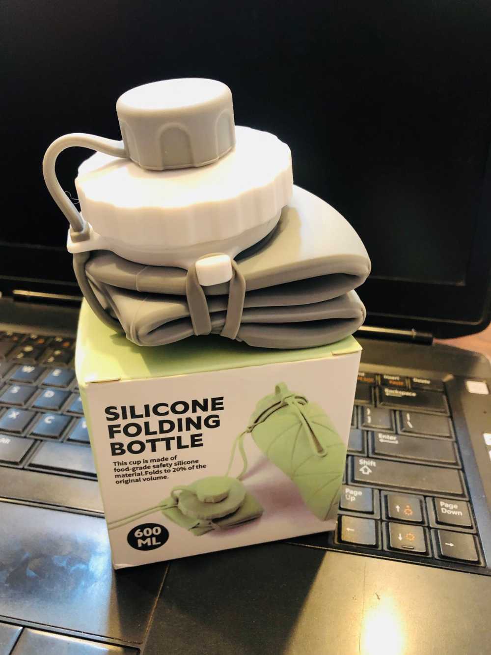 600ml Folding Silicone Water Bottle Sports Water Bottle Outdoor Travel Portable Water Cup Running Riding Camping Hiking Kettle (Grey)
